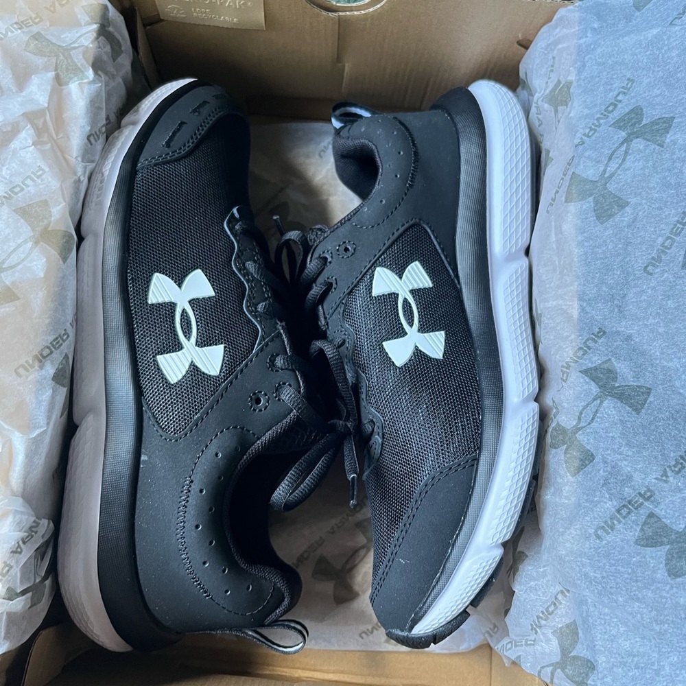 Under Armour Charged Assert 10 running shoes